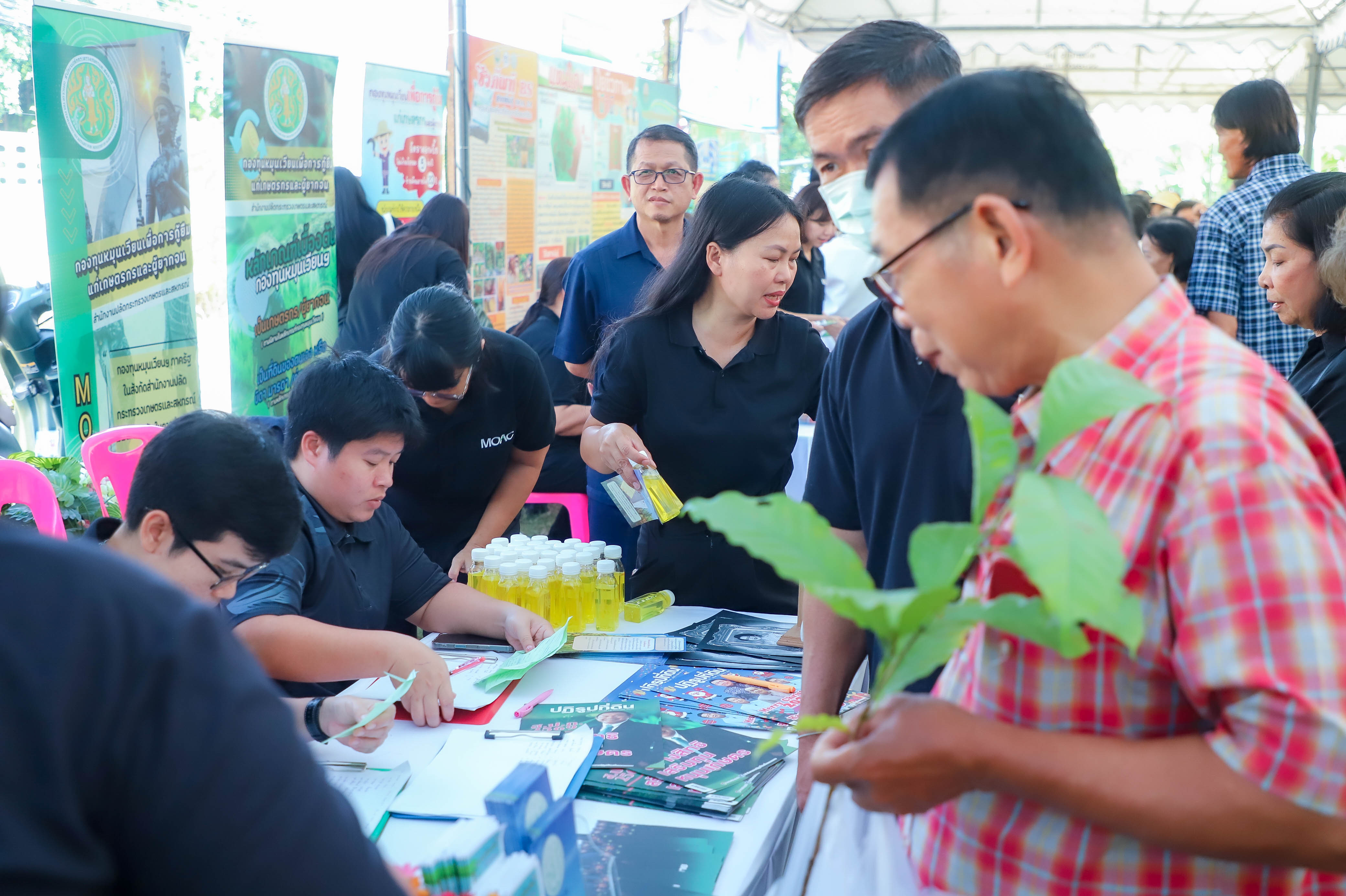 title - รองนายกฯ และรัฐมนตรีว่าการกระทรวงเกษตรฯ เปิดโครงการคลินิกเกษตรเคลื่อนที่ในพระราชานุเคราะห์ฯ ณ จังหวัดนครปฐม